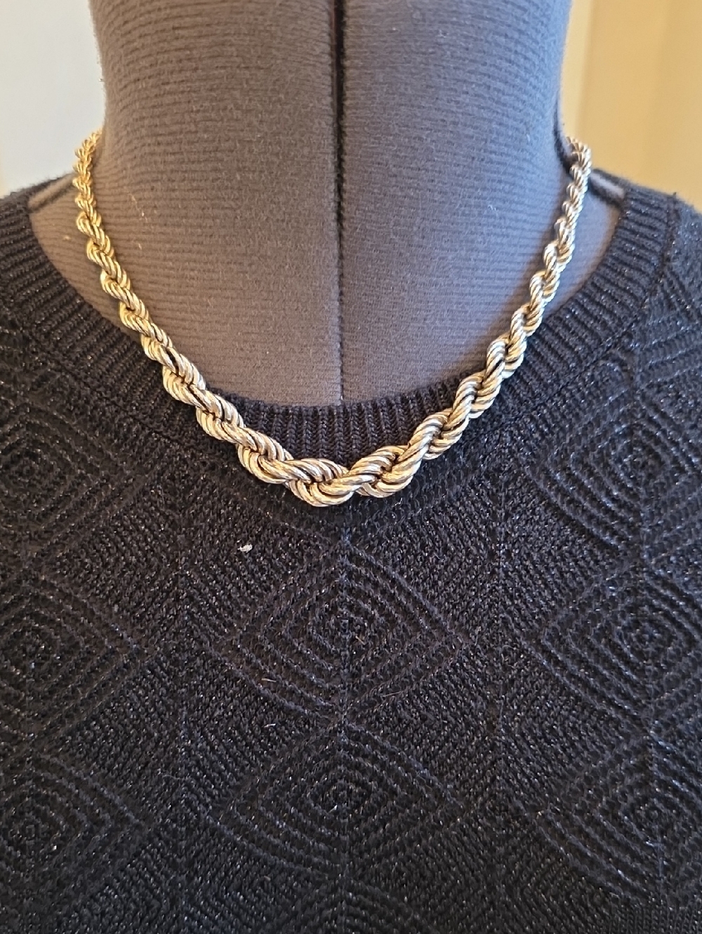 Vintage Sterling Silver Graduating Rope Chain Necklace. Weight Is .9 Of An Ounce